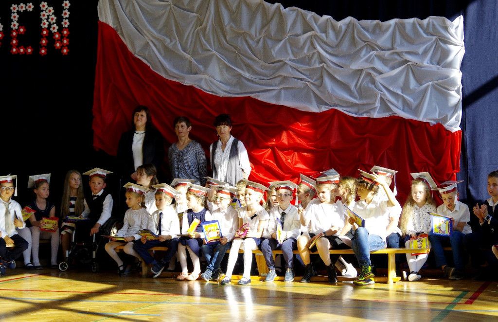 Ślubowanie w Ósemce w roku 100 - lecia odzyskania przez Polskę niepodległości