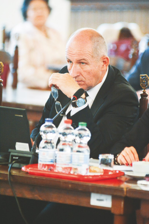 To oni głosowali za oddaniem gruntów pod więzienie!