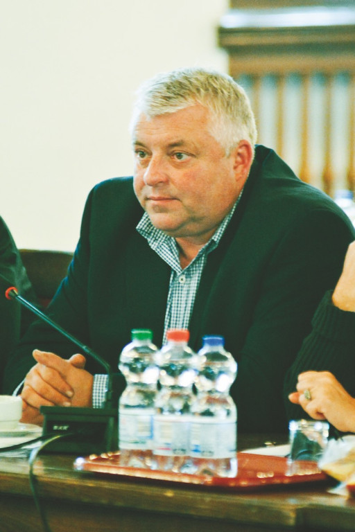 To oni głosowali za oddaniem gruntów pod więzienie!