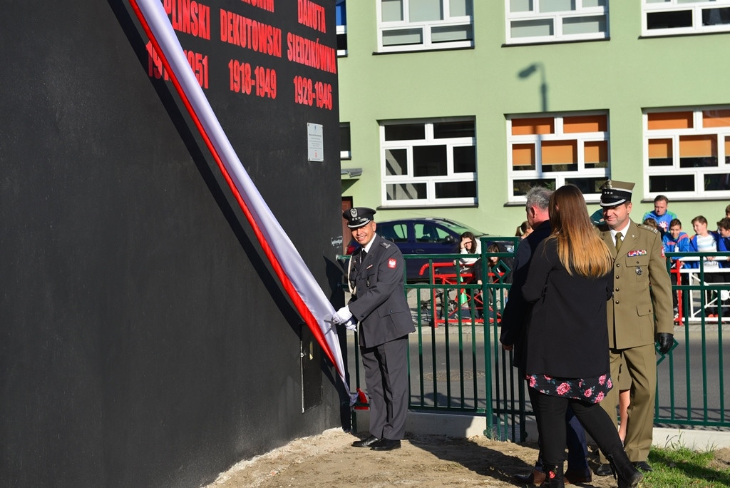 Służymy Niepodległej