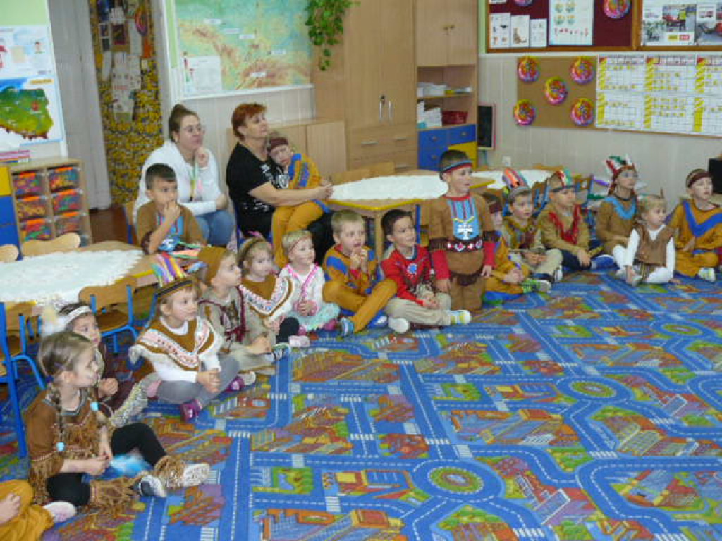 Andrzejki w indiańskich rytmach w Przedszkolu w Krzyżowicach