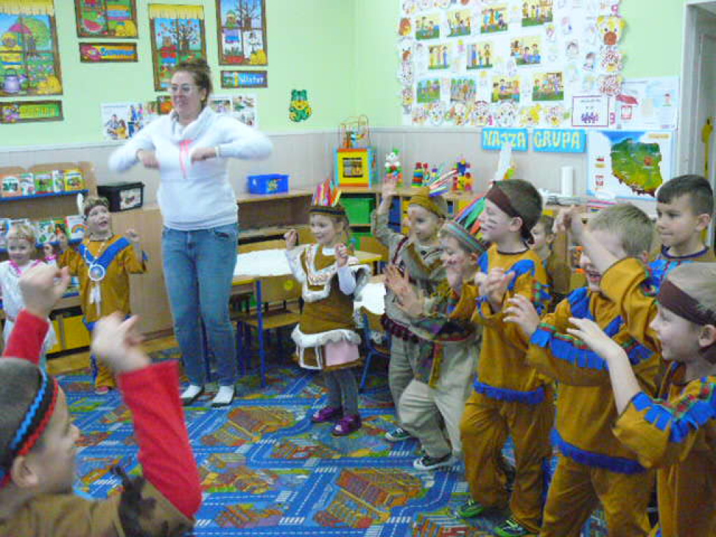 Andrzejki w indiańskich rytmach w Przedszkolu w Krzyżowicach