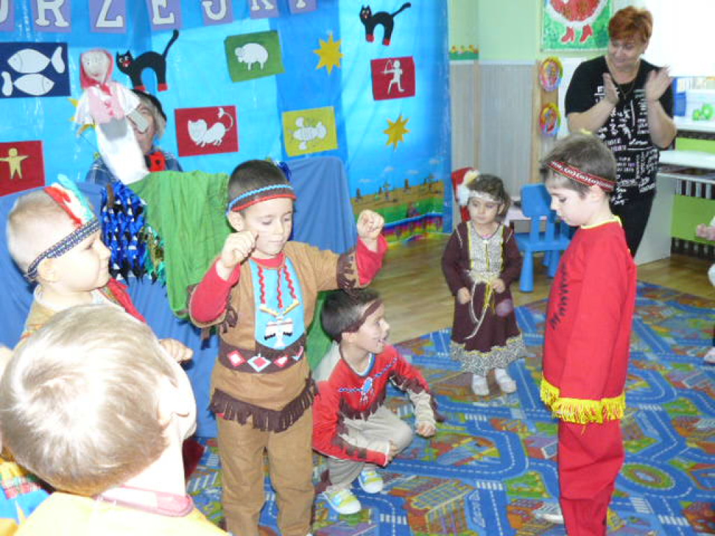 Andrzejki w indiańskich rytmach w Przedszkolu w Krzyżowicach