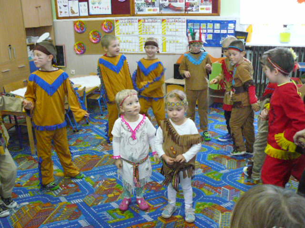 Andrzejki w indiańskich rytmach w Przedszkolu w Krzyżowicach