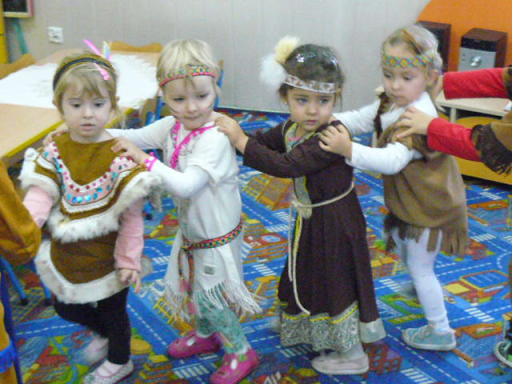 Andrzejki w indiańskich rytmach w Przedszkolu w Krzyżowicach