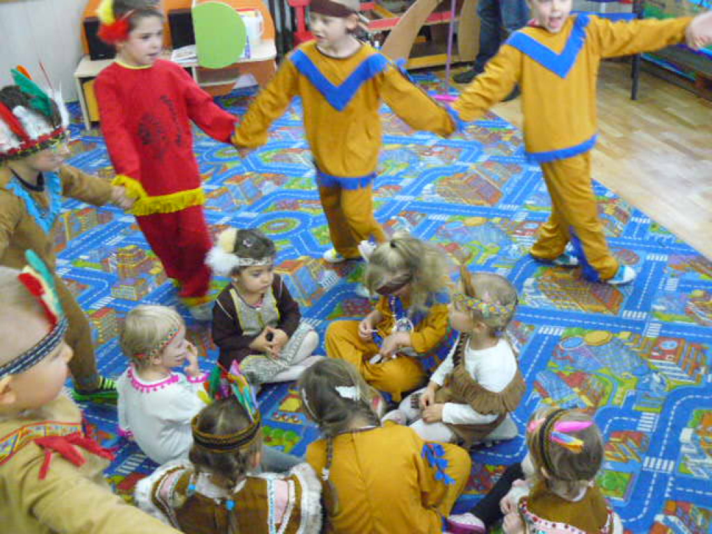 Andrzejki w indiańskich rytmach w Przedszkolu w Krzyżowicach