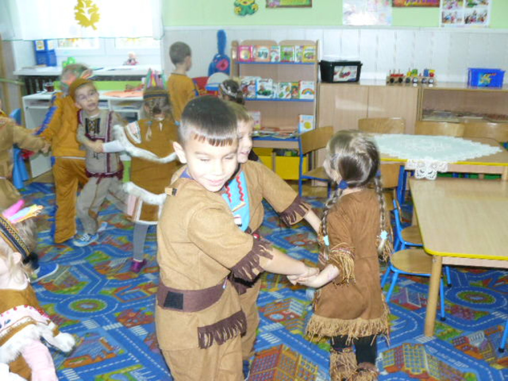 Andrzejki w indiańskich rytmach w Przedszkolu w Krzyżowicach