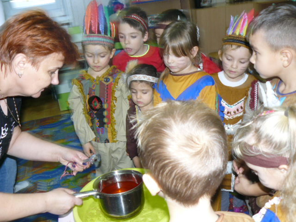 Andrzejki w indiańskich rytmach w Przedszkolu w Krzyżowicach