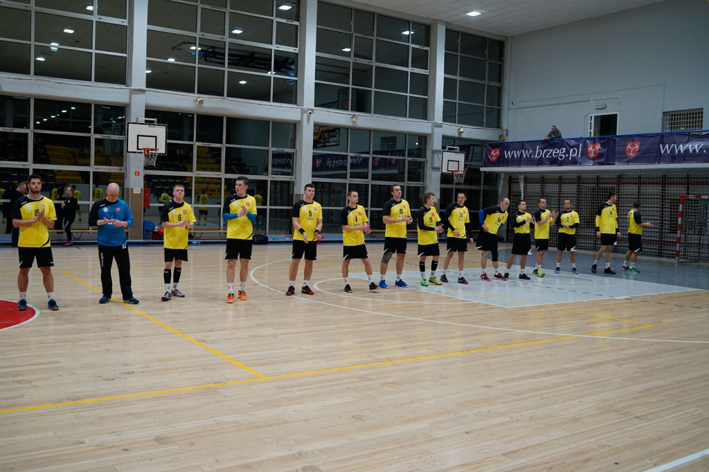 Grad bramek w Brzegu. Porażka Orlika z liderem