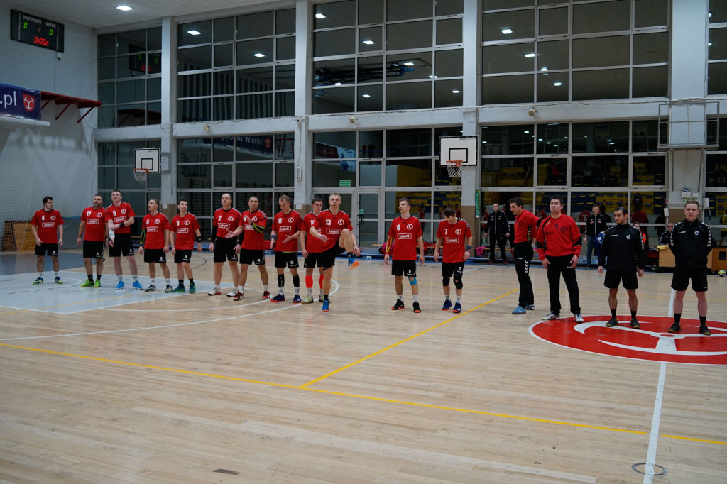 Grad bramek w Brzegu. Porażka Orlika z liderem