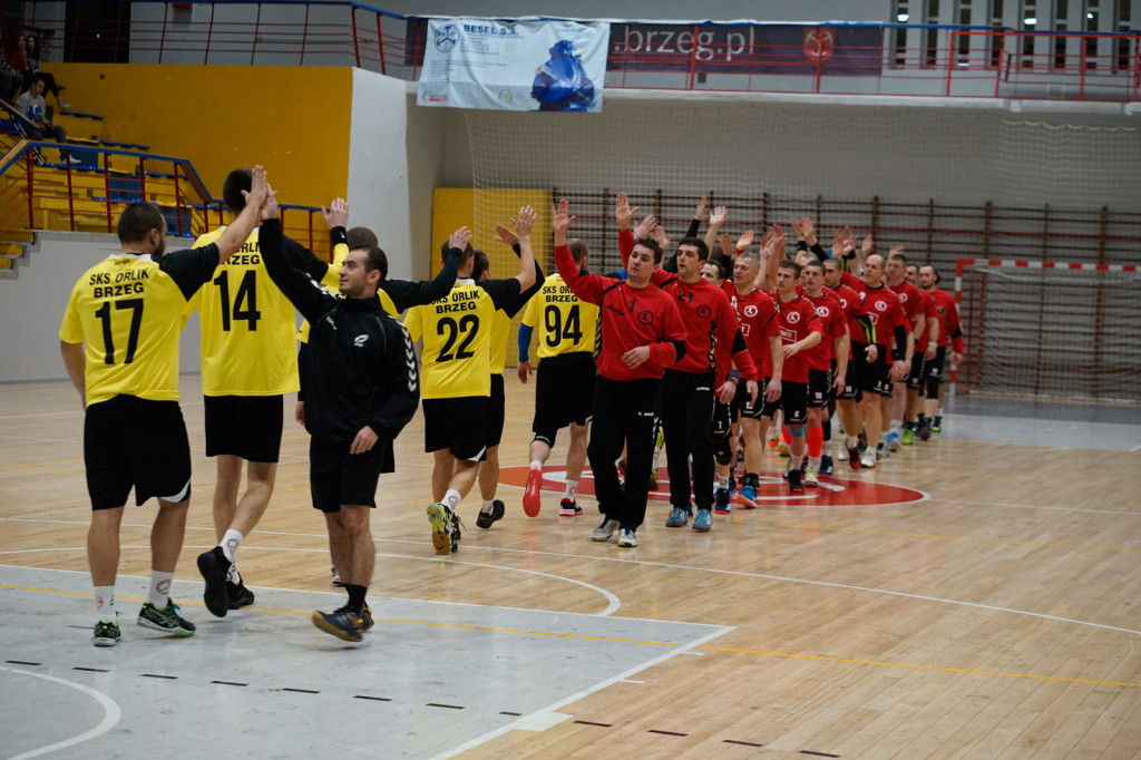 Grad bramek w Brzegu. Porażka Orlika z liderem