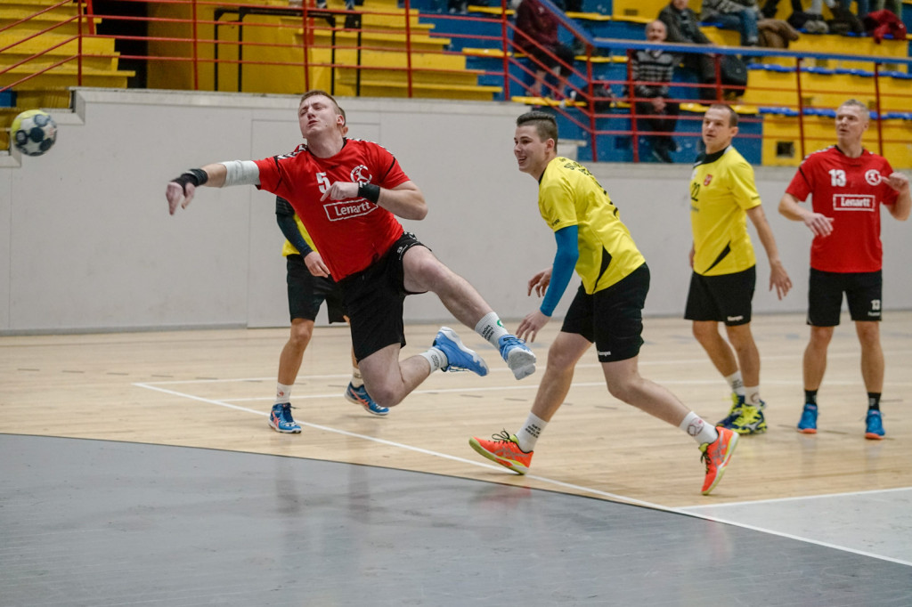 Grad bramek w Brzegu. Porażka Orlika z liderem