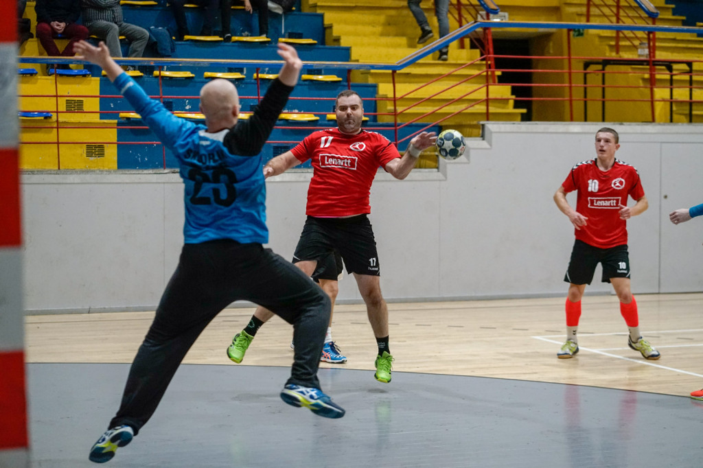 Grad bramek w Brzegu. Porażka Orlika z liderem