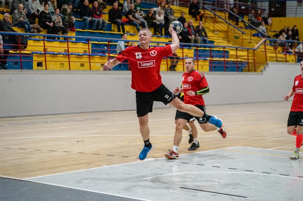 Grad bramek w Brzegu. Porażka Orlika z liderem