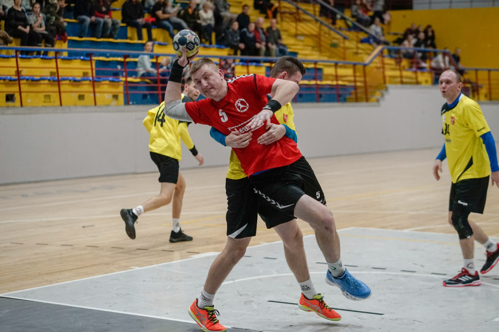 Grad bramek w Brzegu. Porażka Orlika z liderem