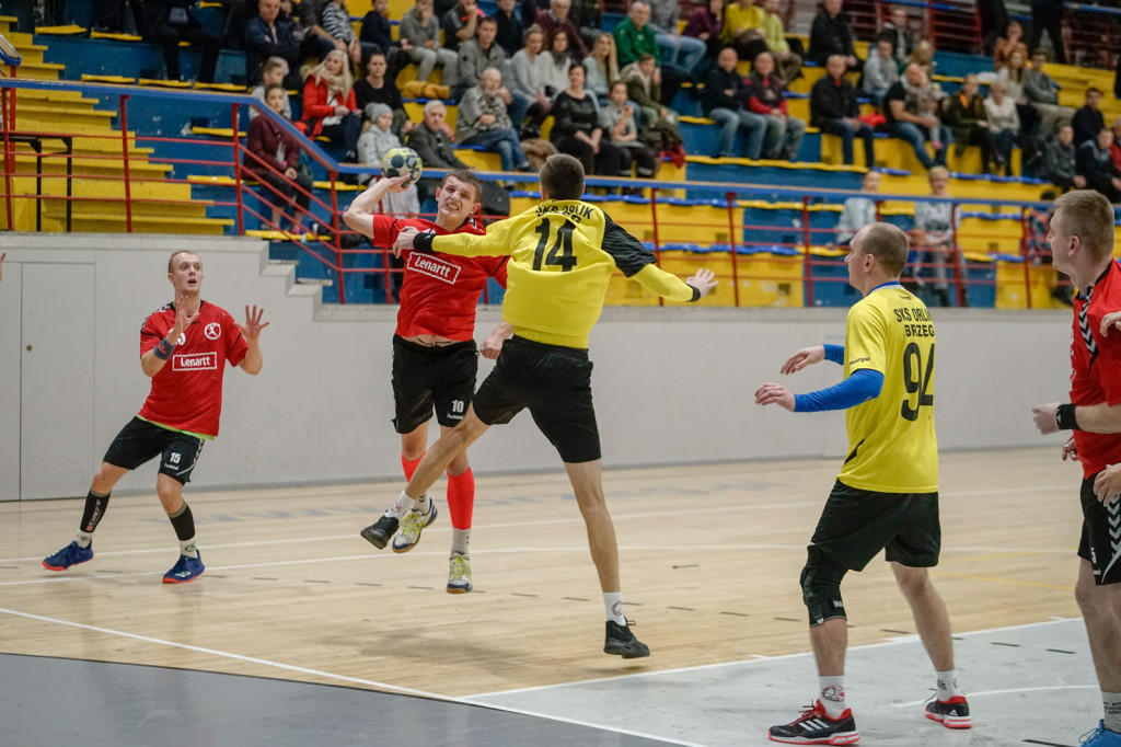 Grad bramek w Brzegu. Porażka Orlika z liderem