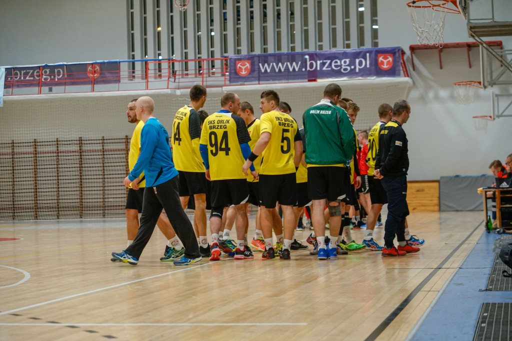 Grad bramek w Brzegu. Porażka Orlika z liderem