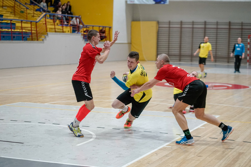 Grad bramek w Brzegu. Porażka Orlika z liderem