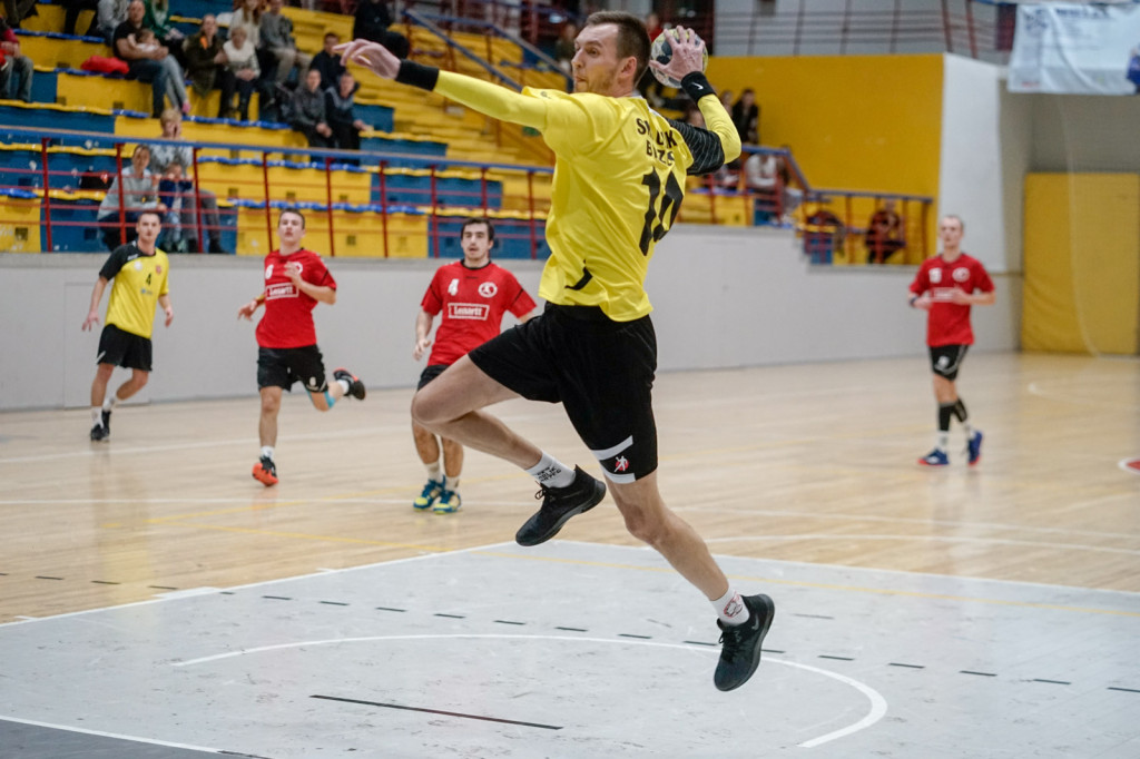 Grad bramek w Brzegu. Porażka Orlika z liderem