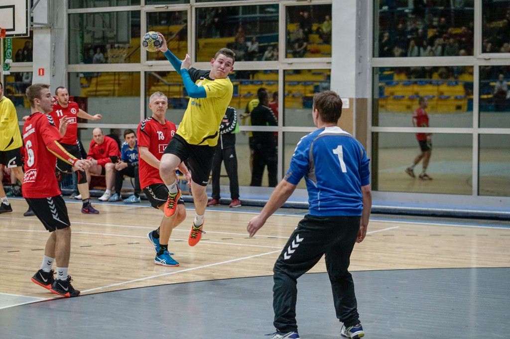 Grad bramek w Brzegu. Porażka Orlika z liderem