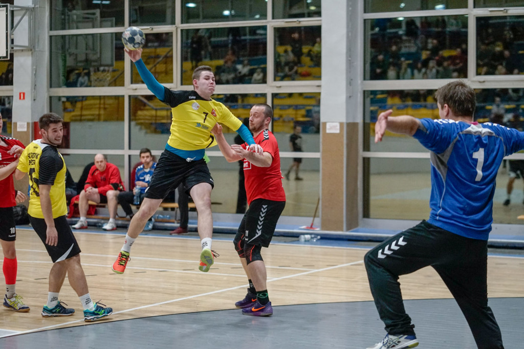 Grad bramek w Brzegu. Porażka Orlika z liderem