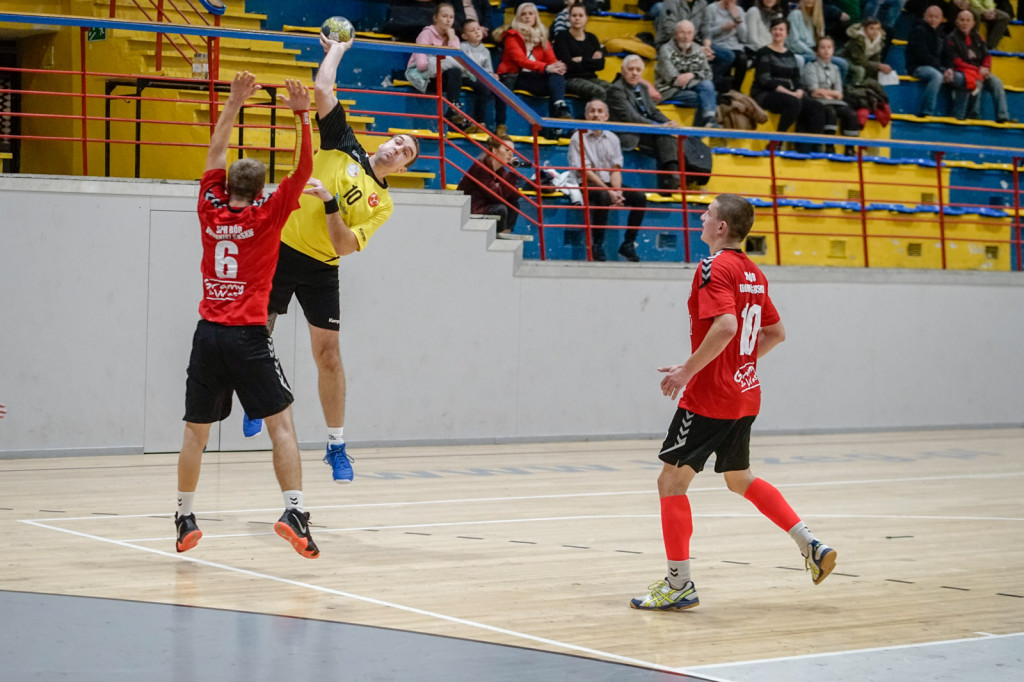 Grad bramek w Brzegu. Porażka Orlika z liderem