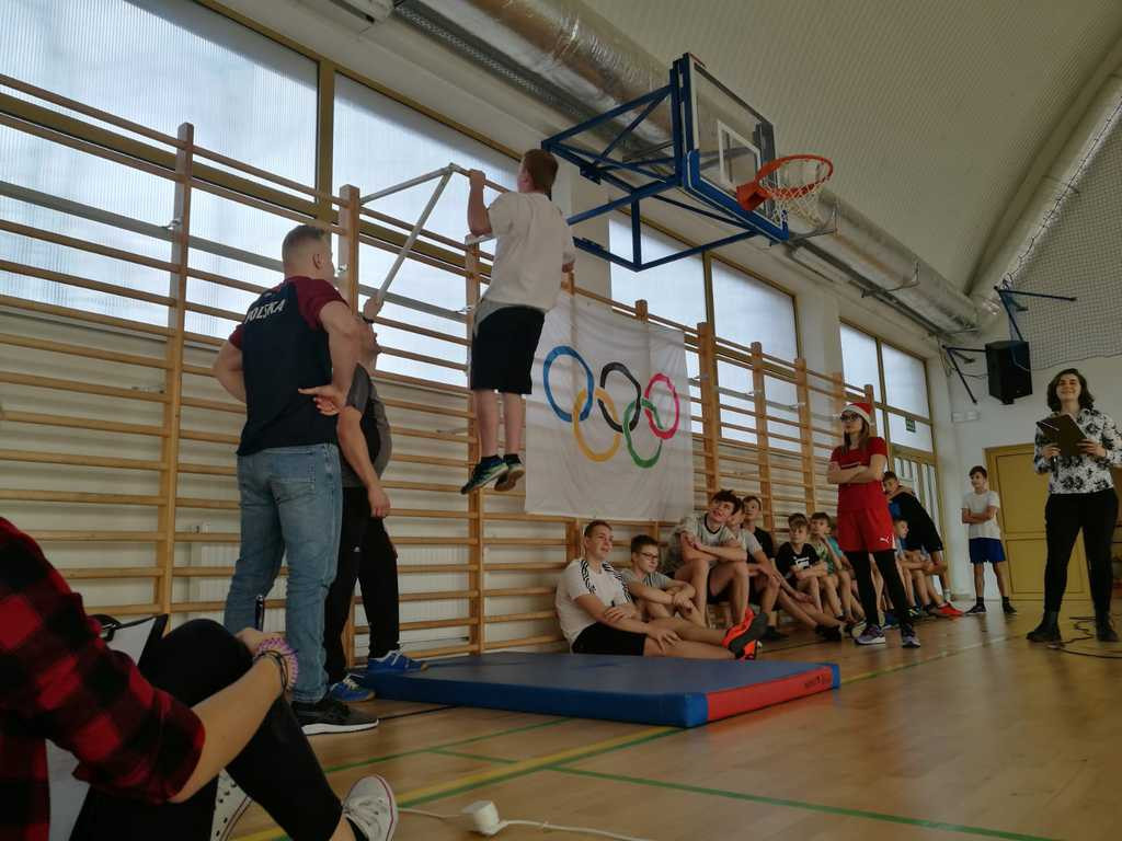 Mikołajkowy trójbój siłowy w Łosiowie z wicemistrzem olimpijskim