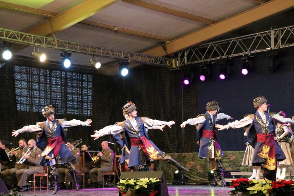 Biesiada Bożonarodzeniowa - Z polską pieśnią i tańcem przez wieki