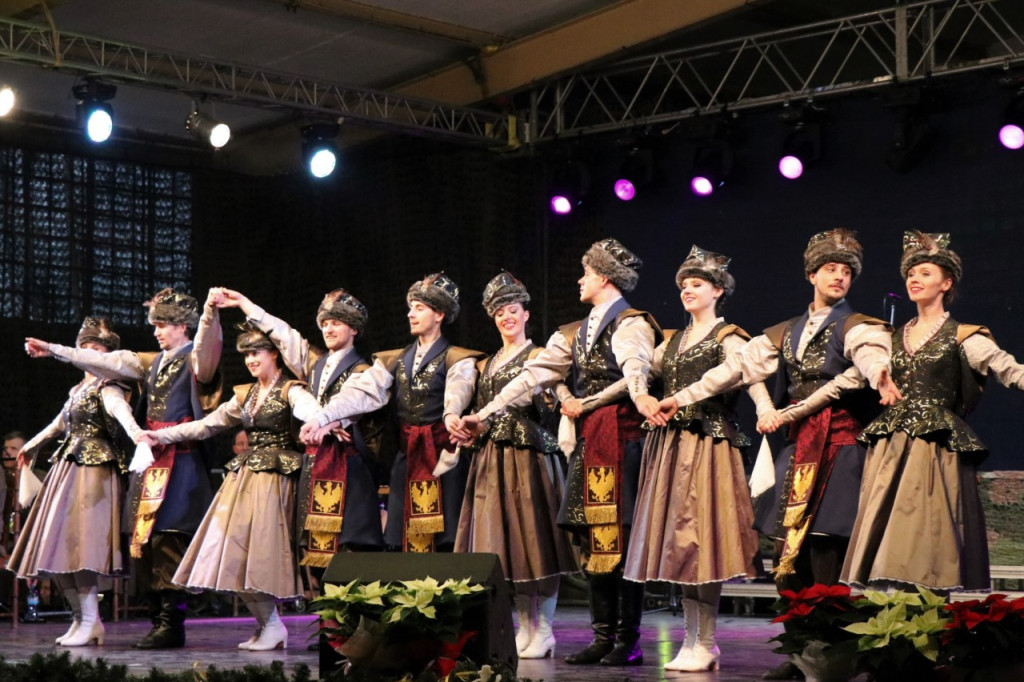 Biesiada Bożonarodzeniowa - Z polską pieśnią i tańcem przez wieki