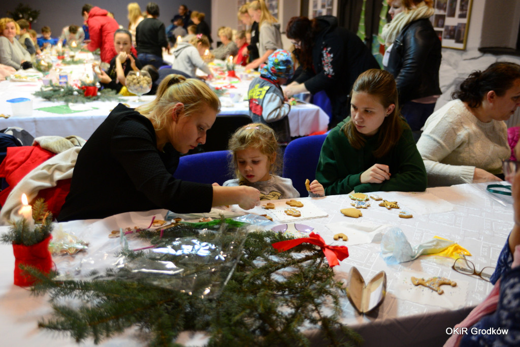 Pierniczkobranie w Domu Kultury