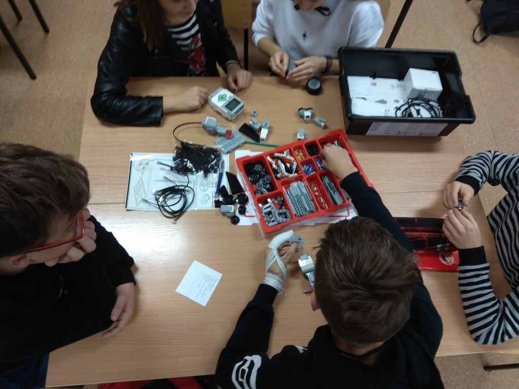 Projekt Lego w PSP5 w Brzegu