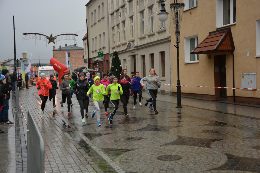 Młodzi biegacze Kotwicy Brzeg na podium 34. Ulicznego Biegu Sylwestrowego