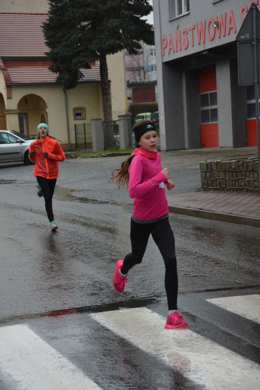 Młodzi biegacze Kotwicy Brzeg na podium 34. Ulicznego Biegu Sylwestrowego