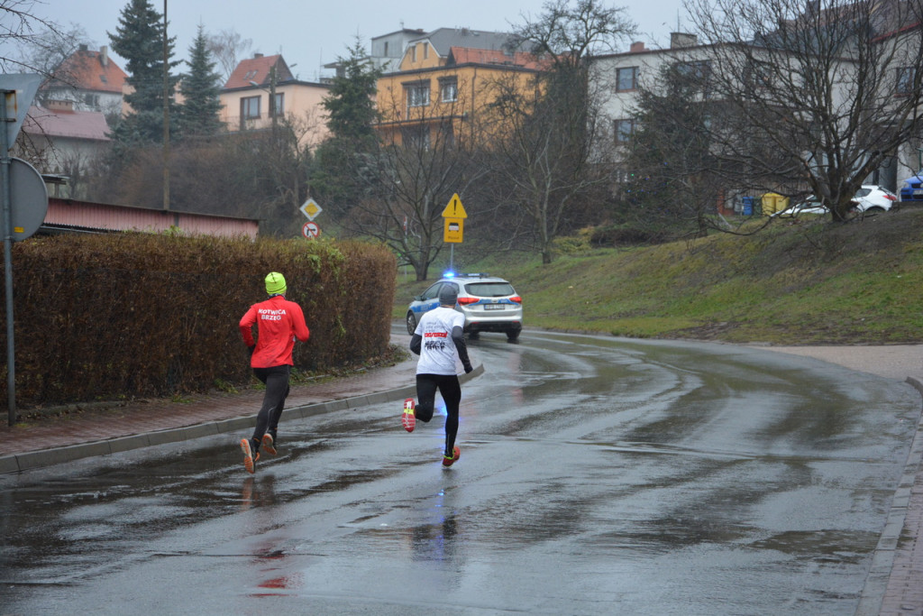 Młodzi biegacze Kotwicy Brzeg na podium 34. Ulicznego Biegu Sylwestrowego