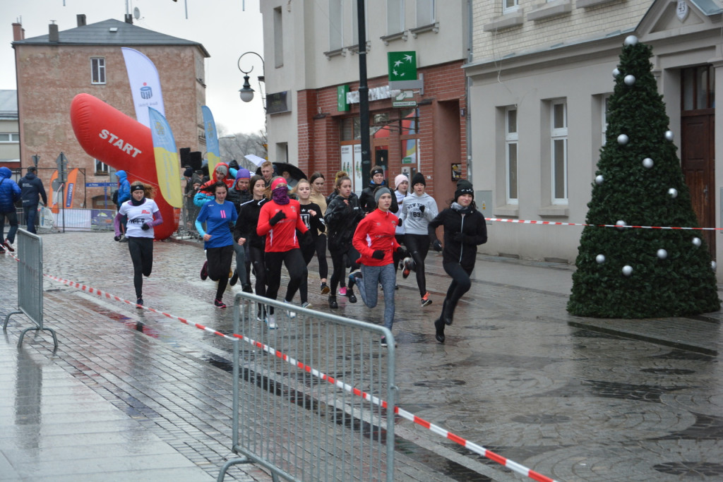 Młodzi biegacze Kotwicy Brzeg na podium 34. Ulicznego Biegu Sylwestrowego