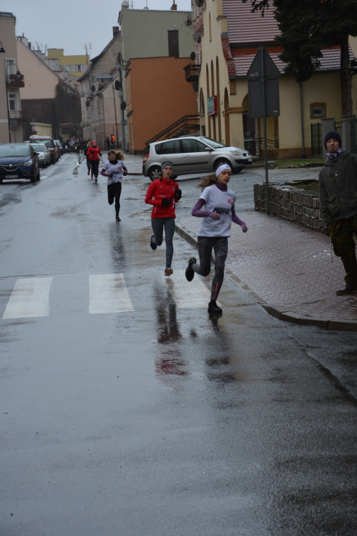 Młodzi biegacze Kotwicy Brzeg na podium 34. Ulicznego Biegu Sylwestrowego