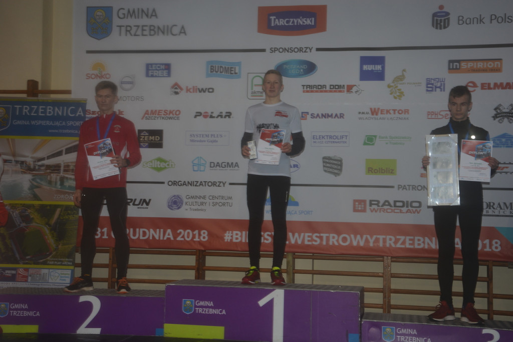 Młodzi biegacze Kotwicy Brzeg na podium 34. Ulicznego Biegu Sylwestrowego