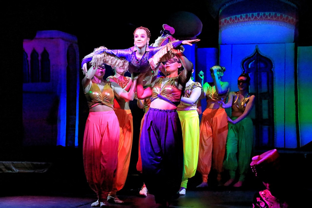 10 - lecie powstania Gminnej Biblioteki Publicznej w Skarbimierzu. Premiera musicalu 