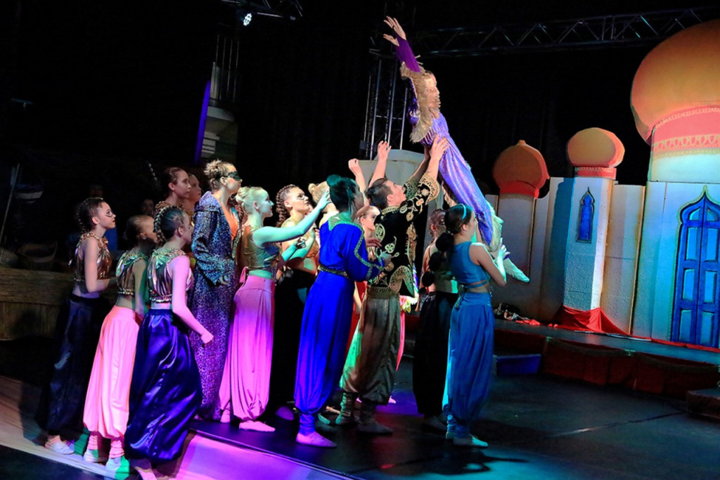 10 - lecie powstania Gminnej Biblioteki Publicznej w Skarbimierzu. Premiera musicalu 