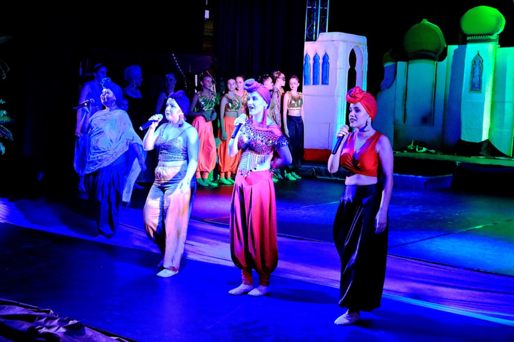 10 - lecie powstania Gminnej Biblioteki Publicznej w Skarbimierzu. Premiera musicalu 