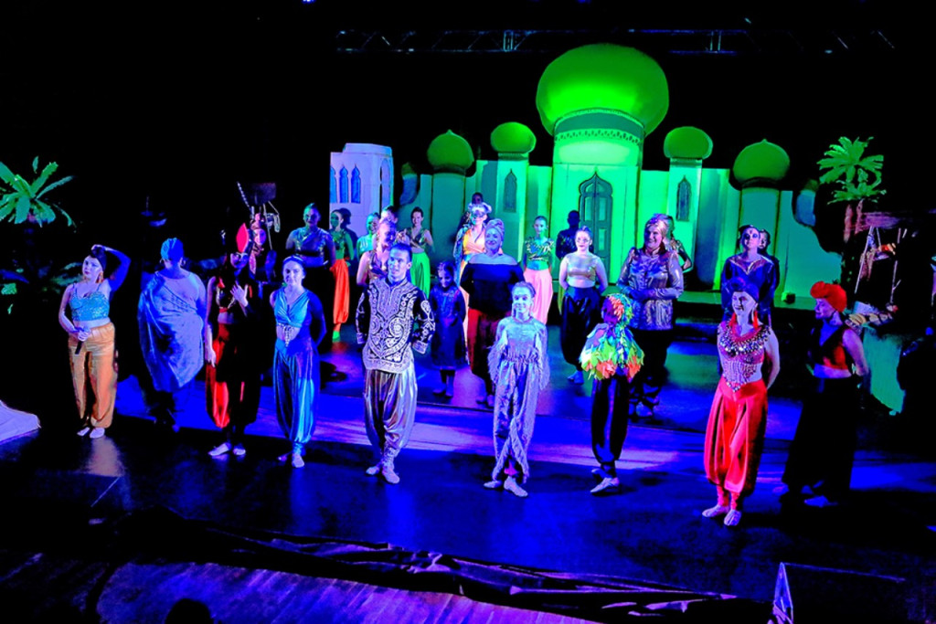 10 - lecie powstania Gminnej Biblioteki Publicznej w Skarbimierzu. Premiera musicalu 