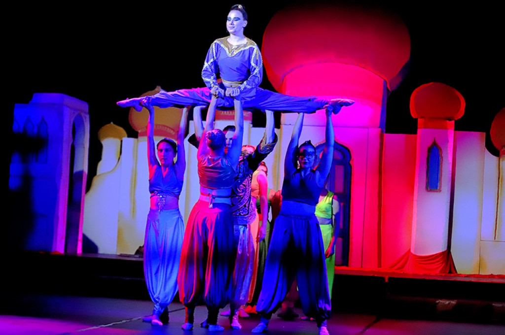 10 - lecie powstania Gminnej Biblioteki Publicznej w Skarbimierzu. Premiera musicalu 