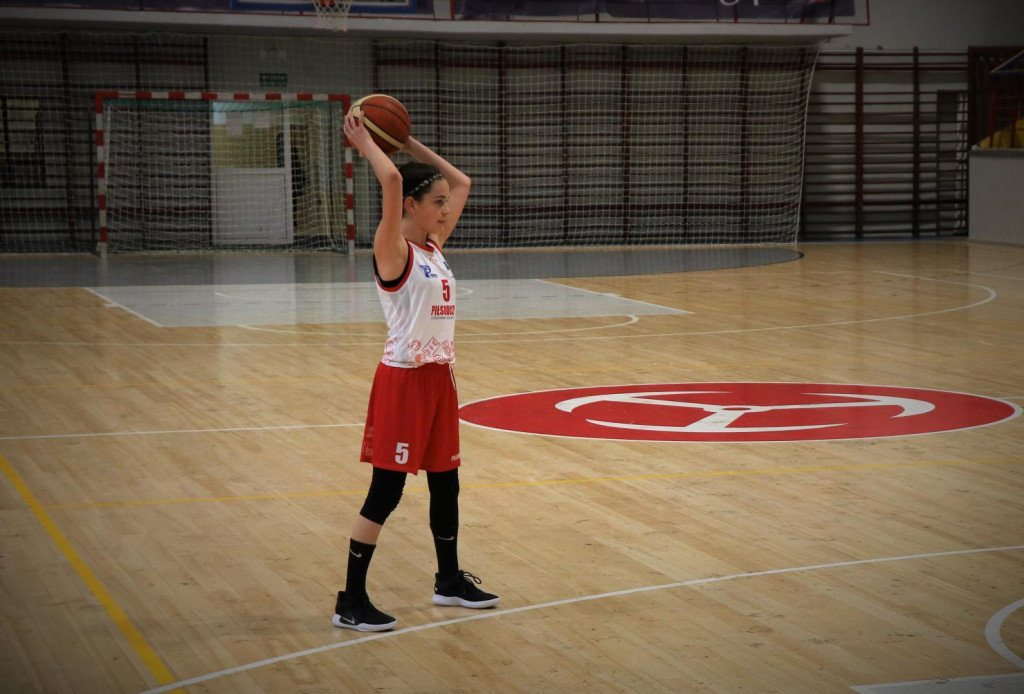 Piątka mistrzem województwa w koszykówce dziewcząt