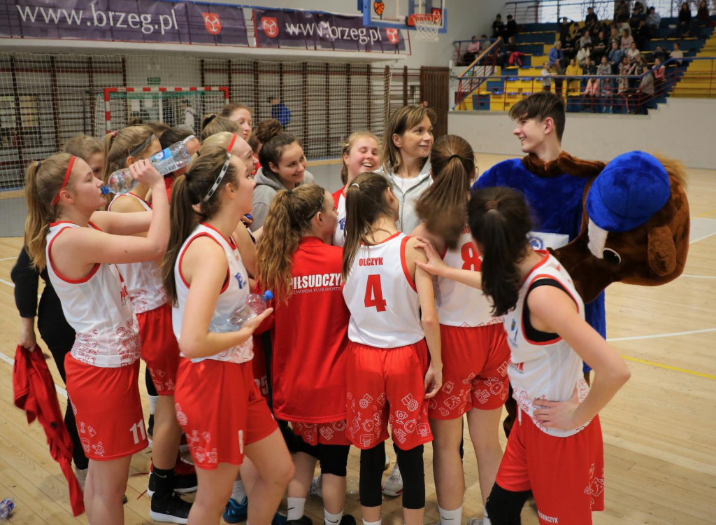 Piątka mistrzem województwa w koszykówce dziewcząt