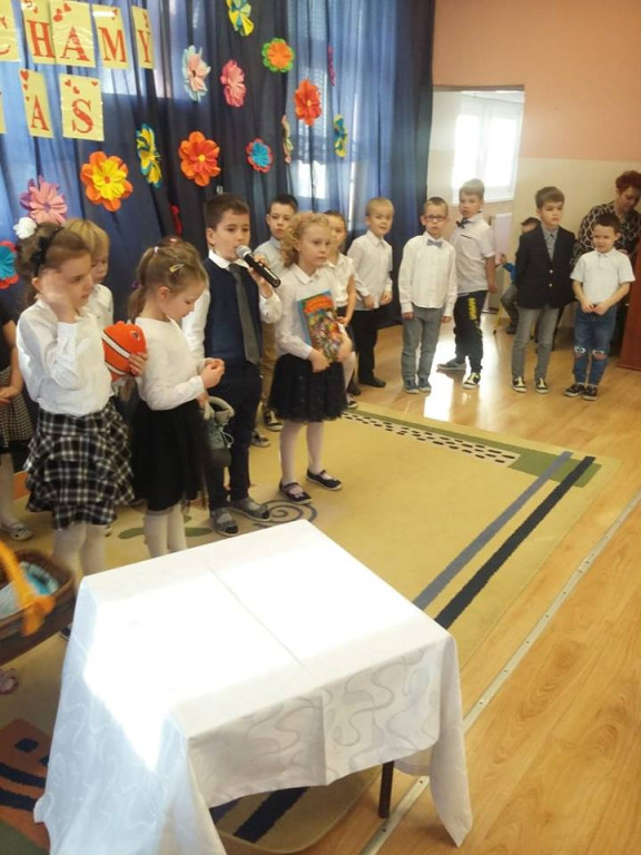 Bo Babcia i Dziadek to nasze są skarby ,malują uśmiech bez pędzla i farby