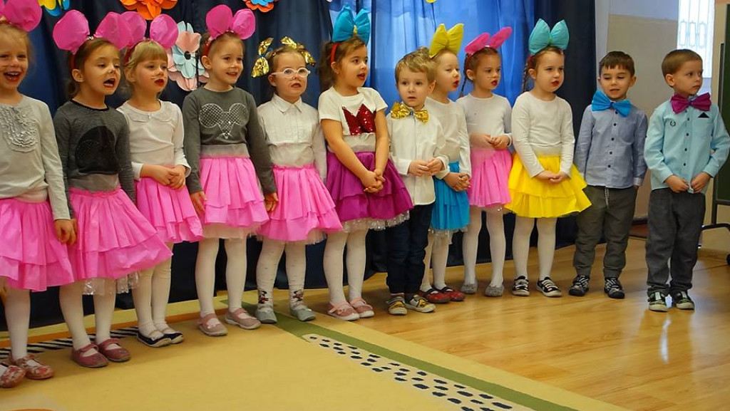 Bo Babcia i Dziadek to nasze są skarby ,malują uśmiech bez pędzla i farby