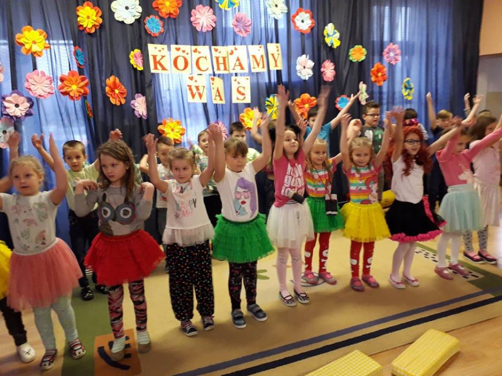 Bo Babcia i Dziadek to nasze są skarby ,malują uśmiech bez pędzla i farby