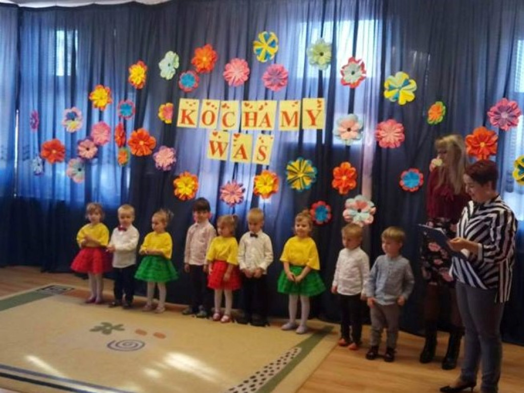 Bo Babcia i Dziadek to nasze są skarby ,malują uśmiech bez pędzla i farby