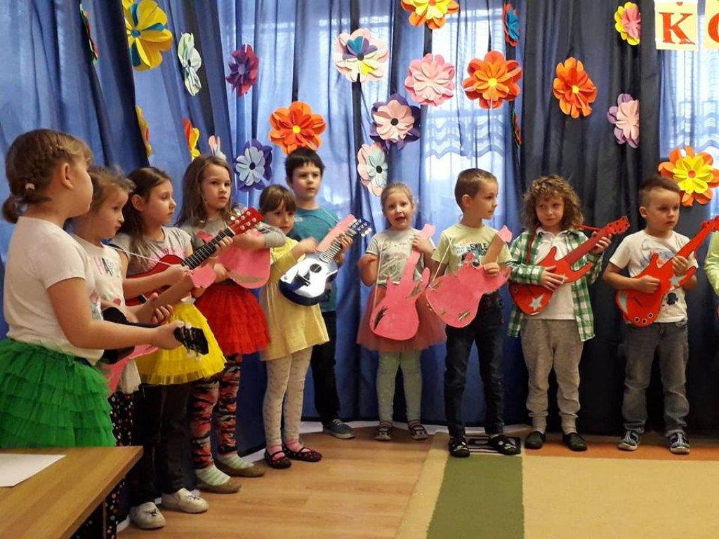 Bo Babcia i Dziadek to nasze są skarby ,malują uśmiech bez pędzla i farby