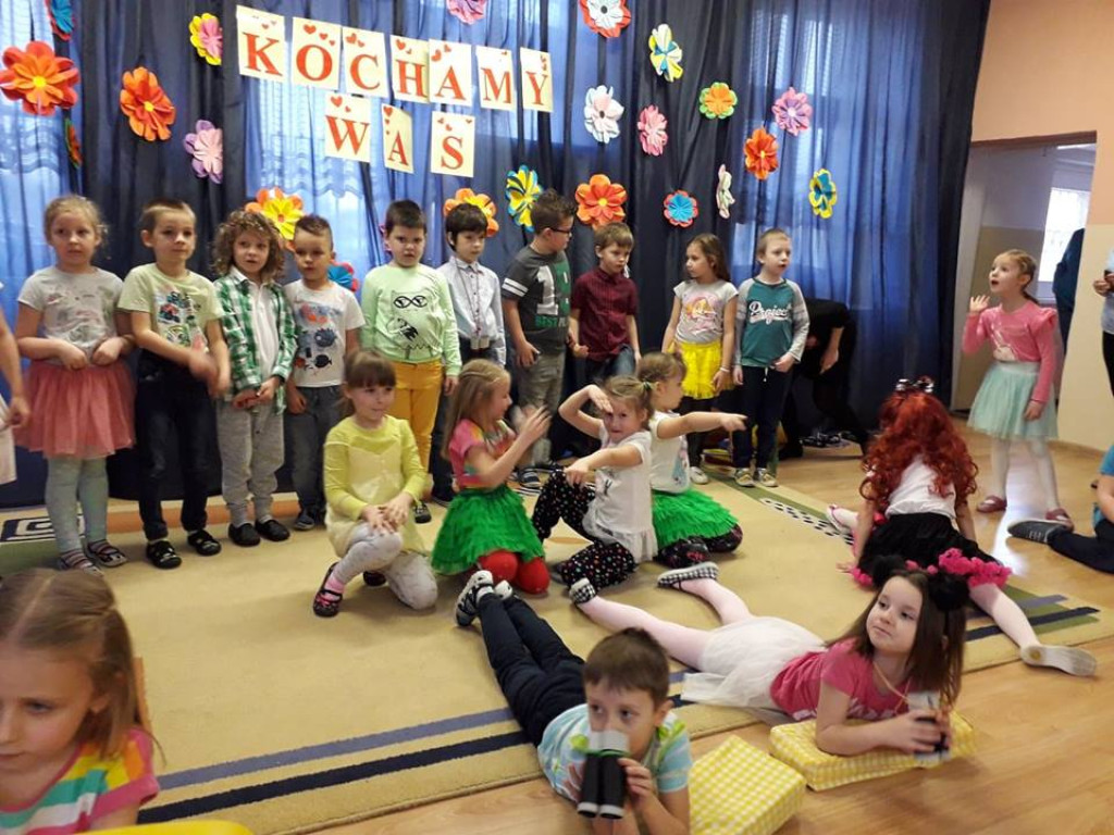 Bo Babcia i Dziadek to nasze są skarby ,malują uśmiech bez pędzla i farby